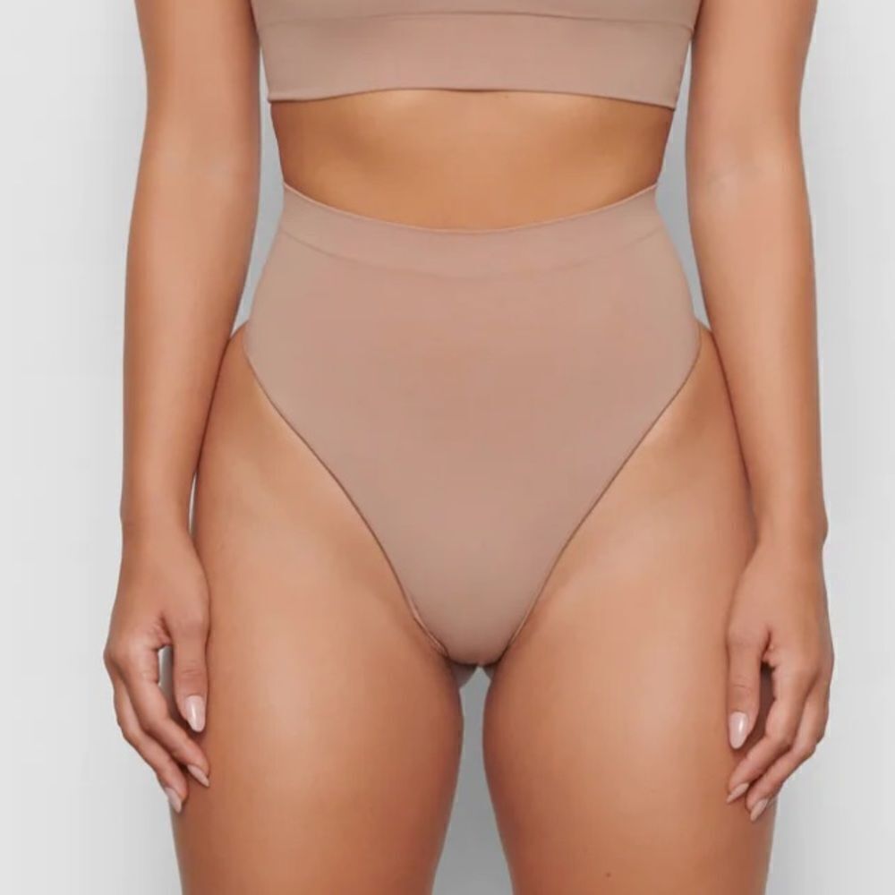 SKIMS Seamless Sculpt Mid Waist Thong In Sienna Brown Shaping Shapewear